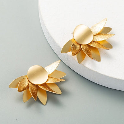 LILY Stud Earring